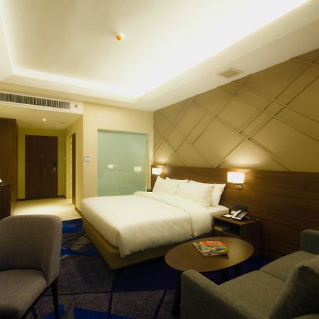 Luxent Hotel Quezón by Eksteriør bilde