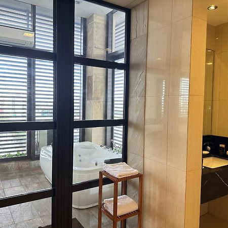 Luxent Hotel Quezón by Eksteriør bilde