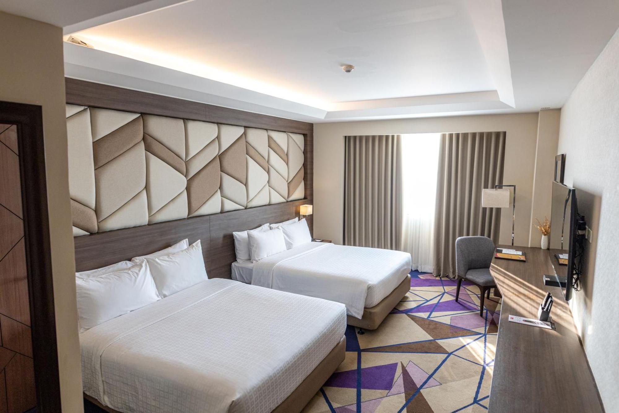 Luxent Hotel Quezón by Eksteriør bilde