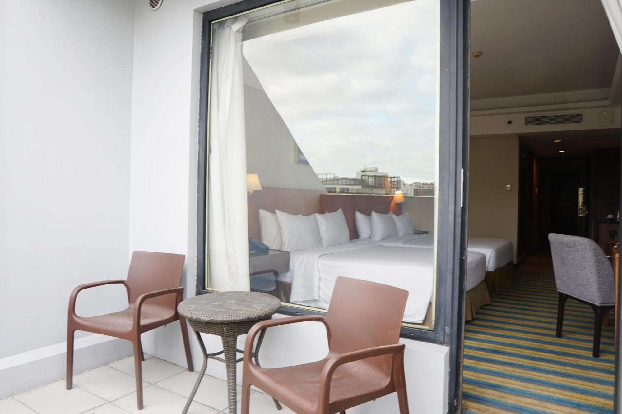 Luxent Hotel Quezón by Eksteriør bilde