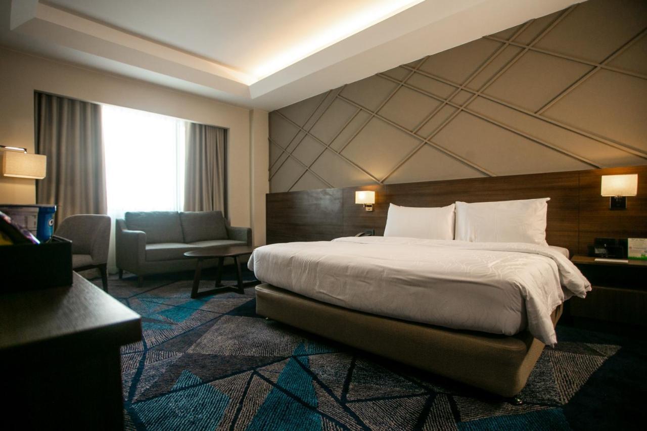 Luxent Hotel Quezón by Eksteriør bilde